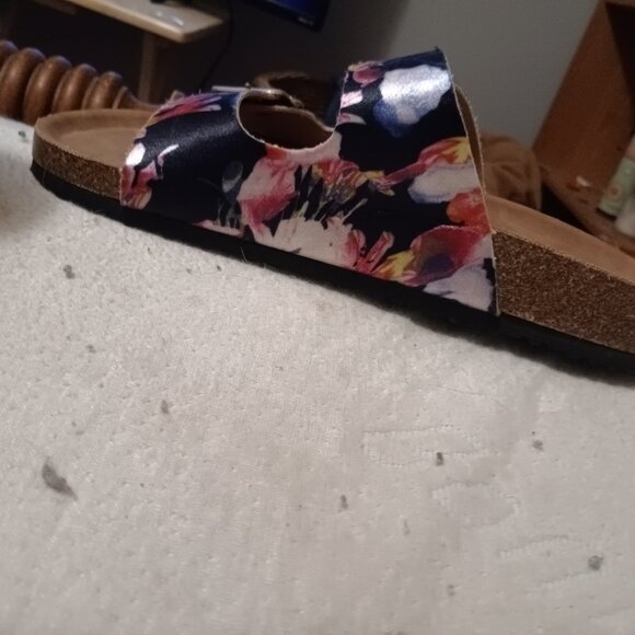 Sarah - Picture 2 of 3